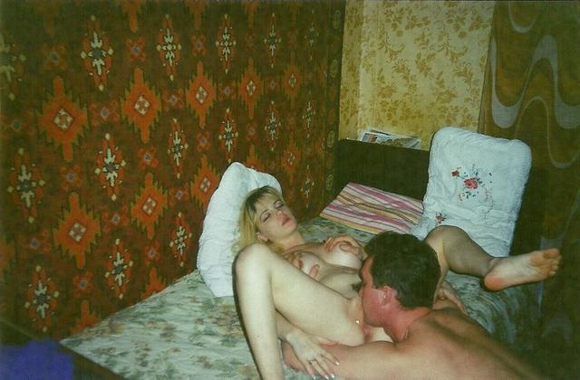 Мужья и жены занимаются сексом на камеры - секс порно фото