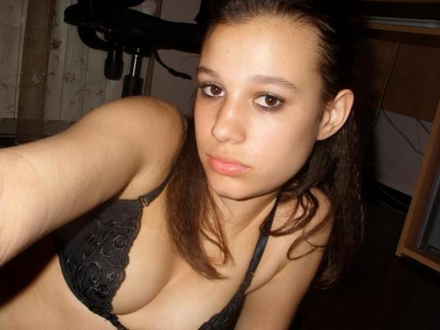 Красивые молодые девушки с большими сиськами показывают себя - секс порно фото